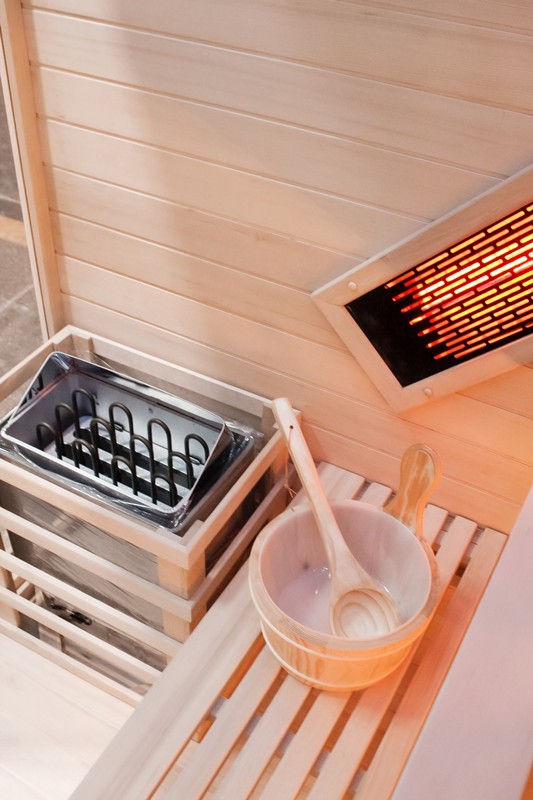 Vedro, finska peč in stranski grelec v komvinirani savni JC200.