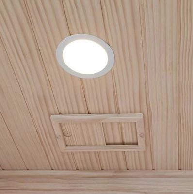 Centralno svjetlo u sauni.